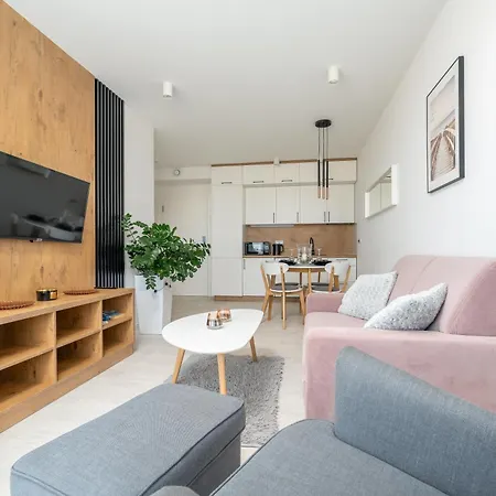 Westin House 410 Apartment *