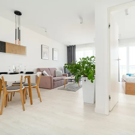 Westin House 410 Apartment *