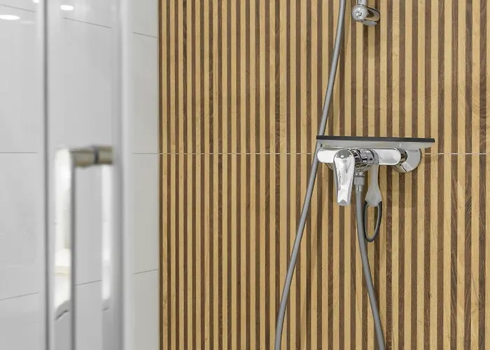 Westin House 410 Apartment *