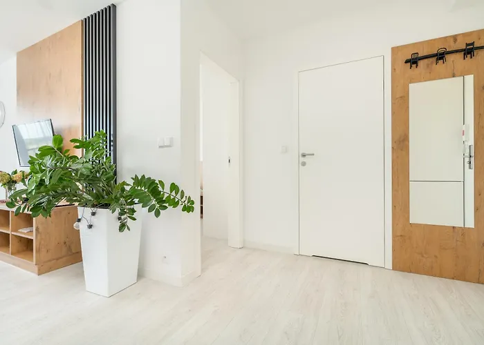 Westin House 410 Apartment *